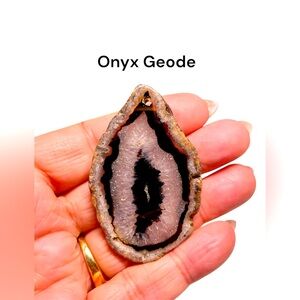 Unisex onyx geode stone pendant-NEW